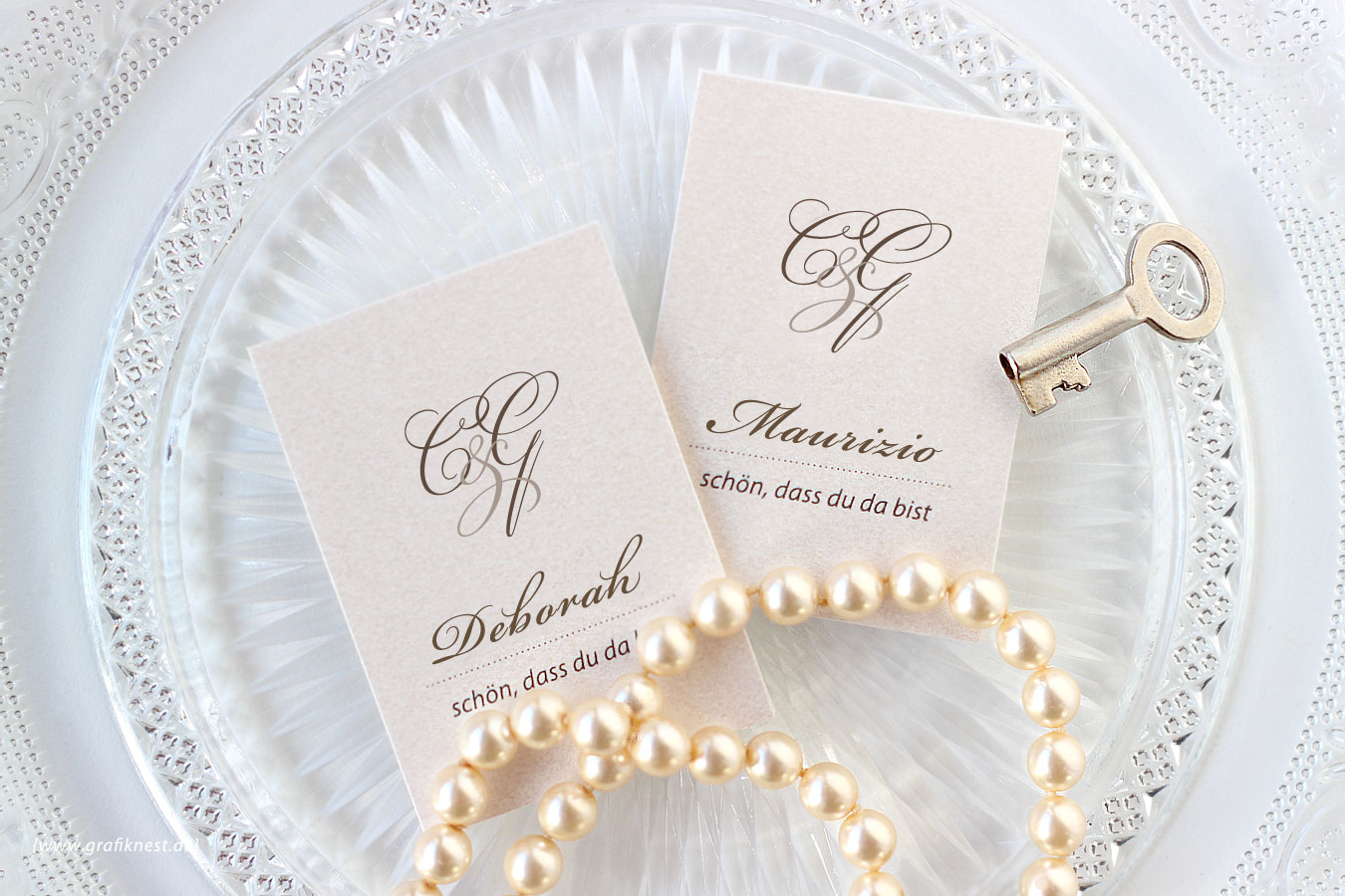 Klassische Schloss Hochzeit Tischkarten mit Monogramm